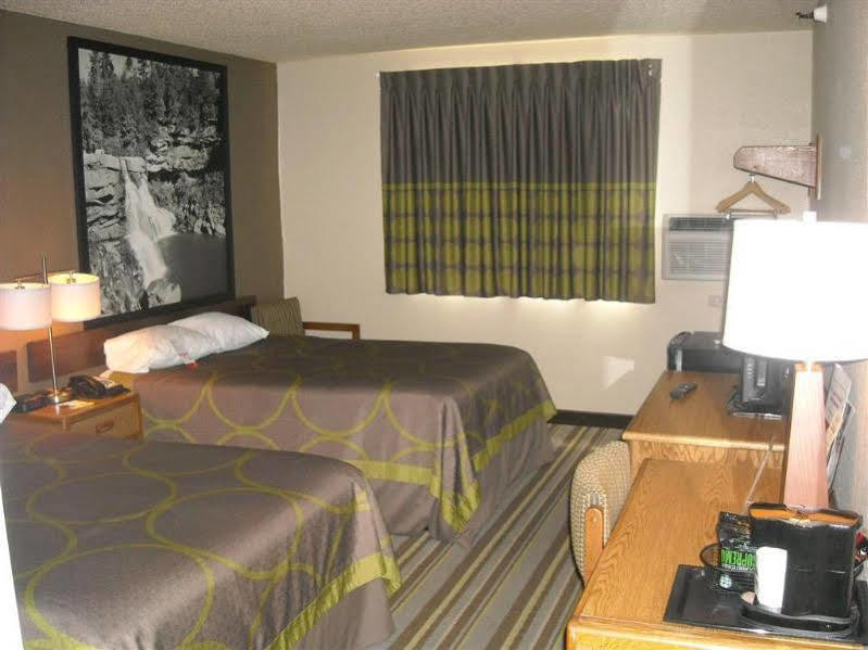 Super 8 By Wyndham Hull Street Midlothian Richmond Area Otel Dış mekan fotoğraf